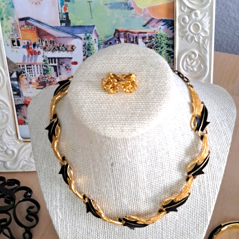 Mode ART Signed Vintage Gold Black Oak Leaf Collar/ Choker Necklace